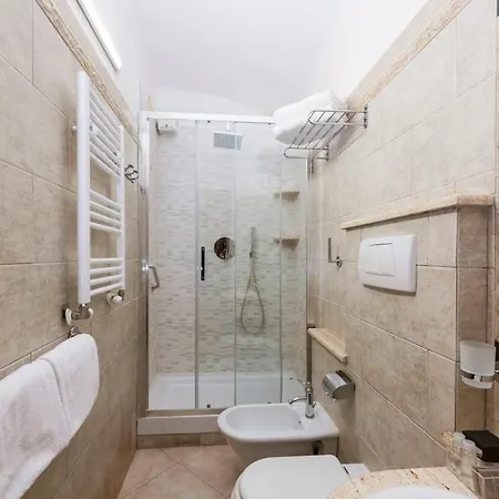 ديس آرتيستيز 3* روما