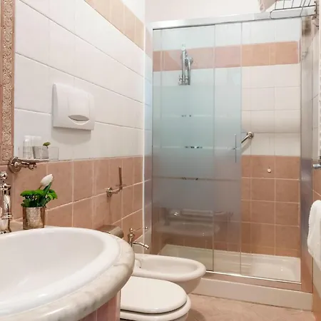 فندق ديس آرتيستيز 3*