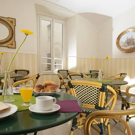 فندق ديس آرتيستيز 3*