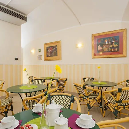 فندق ديس آرتيستيز 3*
