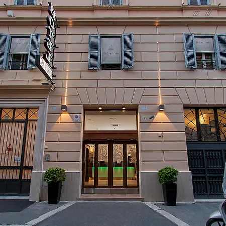 Des Artistes Hotell 3*