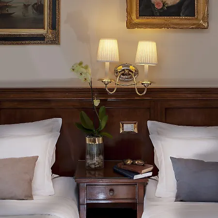 Des Artistes Отель 3*