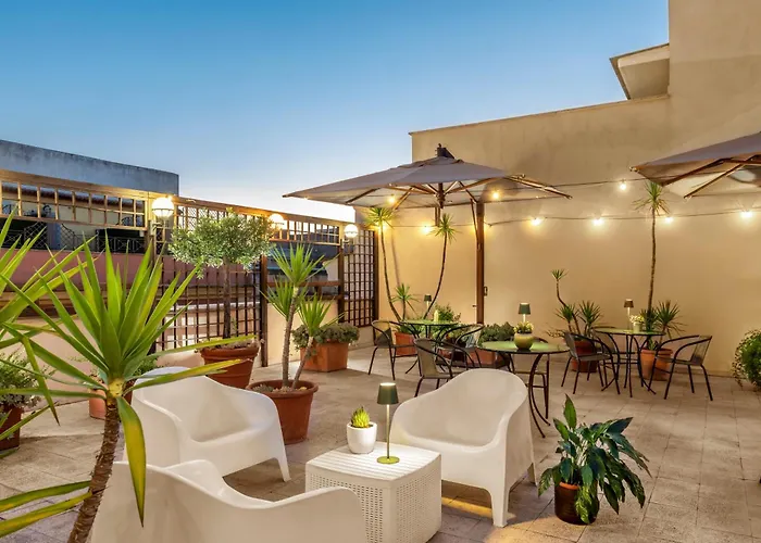 호텔 Des Artistes 3*