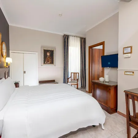 Hotel Des Artistes 3*